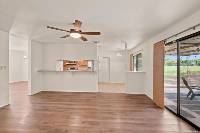 7829 VILLAGE OAK DR, Live Oak, TX 78233