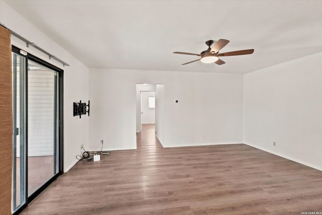 7829 VILLAGE OAK DR, Live Oak, TX 78233