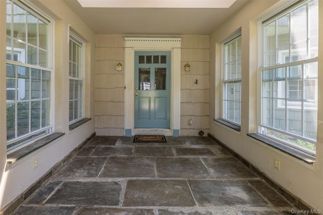 9 Lois Lane, Katonah, NY 10536