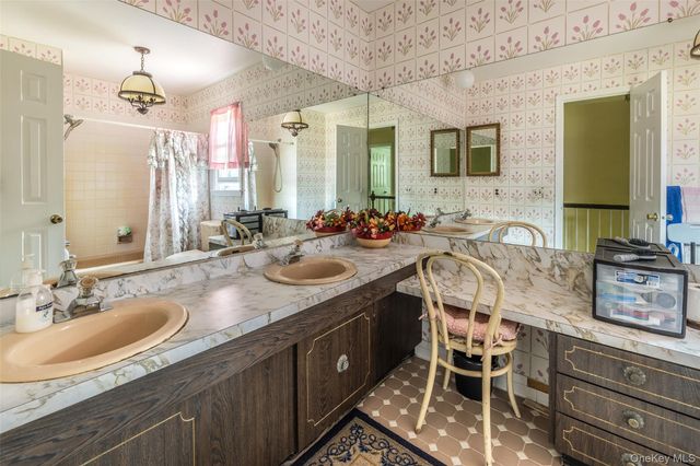 9 Lois Lane, Katonah, NY 10536