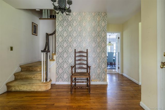 9 Lois Lane, Katonah, NY 10536