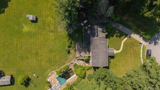 9 Lois Lane, Katonah, NY 10536