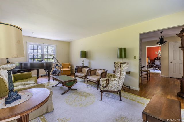 9 Lois Lane, Katonah, NY 10536