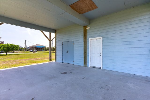 964 S Sage Road, Crystal Beach, TX 77650