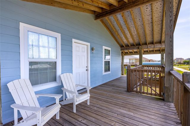 964 S Sage Road, Crystal Beach, TX 77650