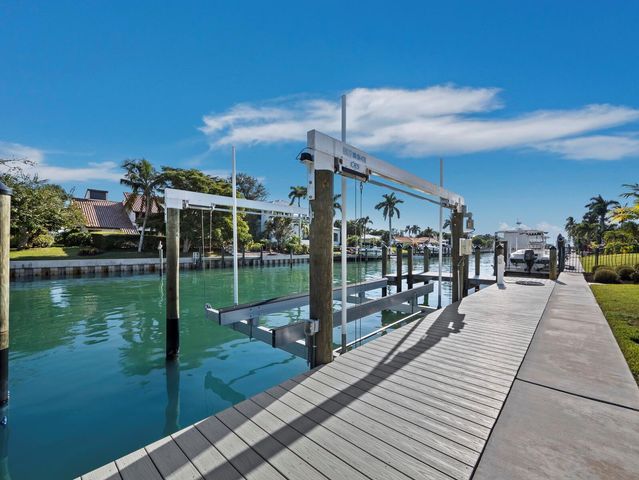 656 S OWL DRIVE, Sarasota, FL 34236