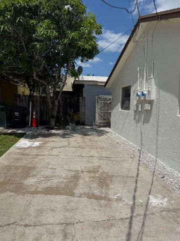 6803 Georgia Avenue, West Palm Beach, FL 33405