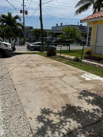 6803 Georgia Avenue, West Palm Beach, FL 33405