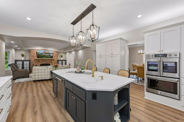 8235 Enclave Cove, Woodbury, MN 55125