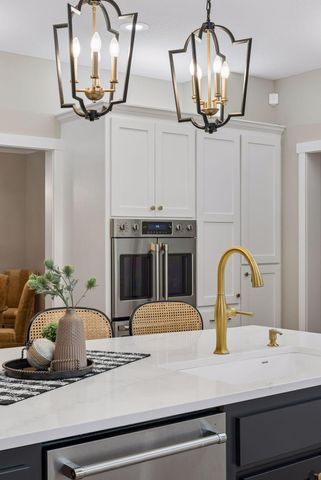 8235 Enclave Cove, Woodbury, MN 55125