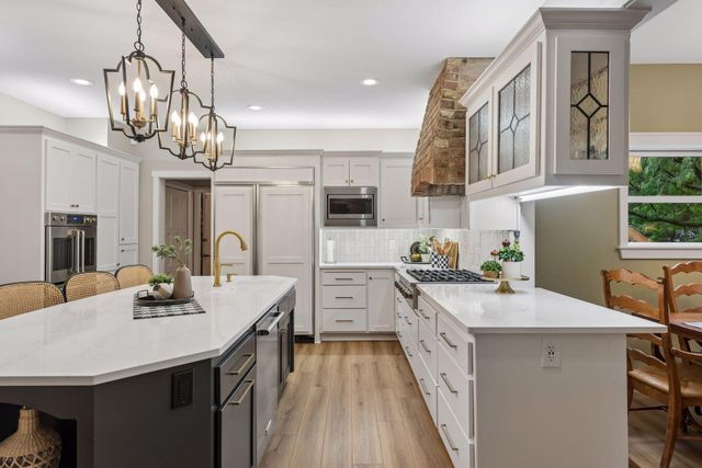 8235 Enclave Cove, Woodbury, MN 55125
