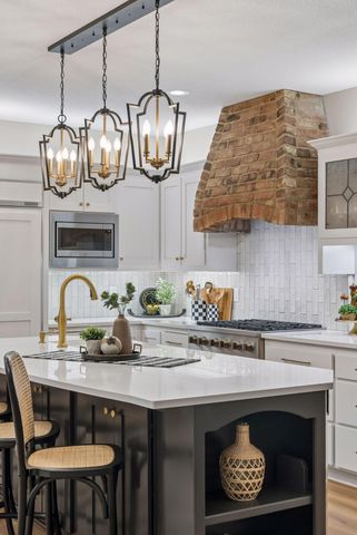 8235 Enclave Cove, Woodbury, MN 55125