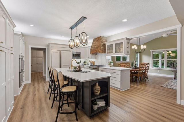 8235 Enclave Cove, Woodbury, MN 55125