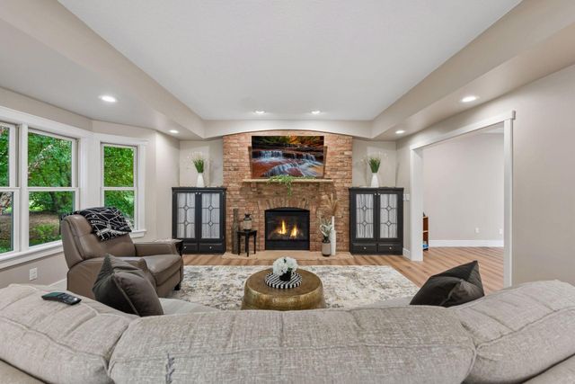 8235 Enclave Cove, Woodbury, MN 55125