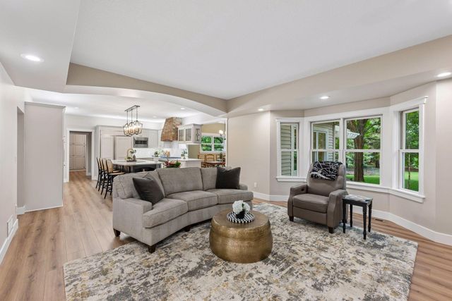8235 Enclave Cove, Woodbury, MN 55125