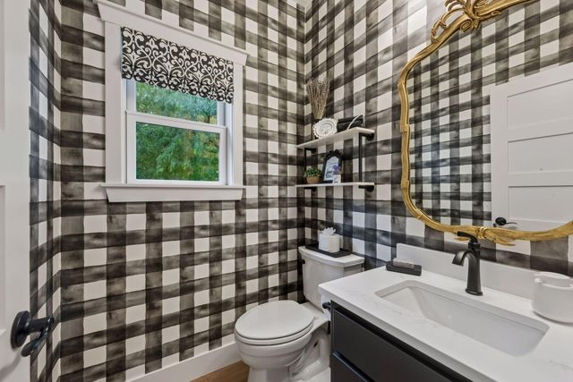 8235 Enclave Cove, Woodbury, MN 55125