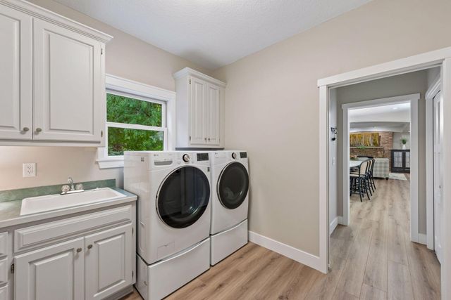 8235 Enclave Cove, Woodbury, MN 55125