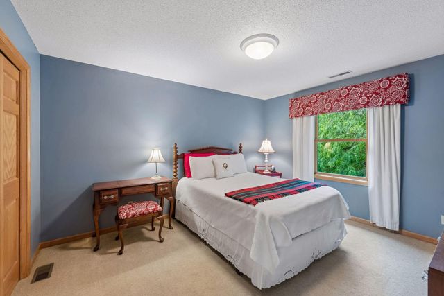 8235 Enclave Cove, Woodbury, MN 55125