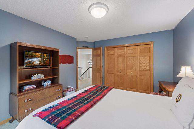 8235 Enclave Cove, Woodbury, MN 55125