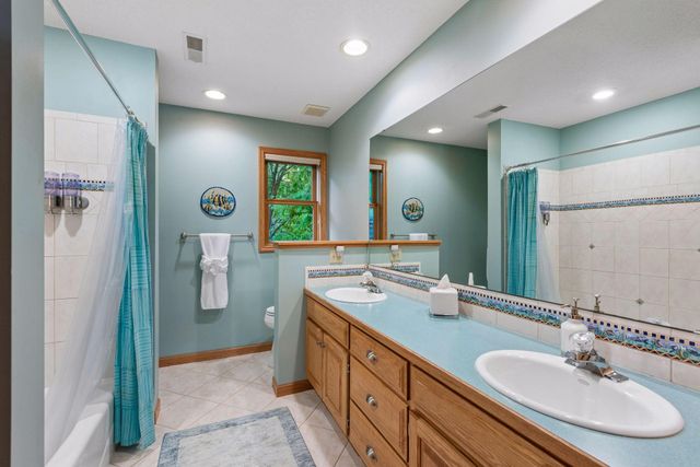 8235 Enclave Cove, Woodbury, MN 55125