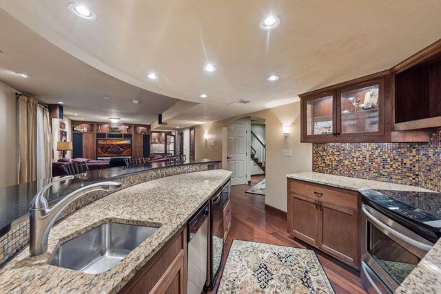 8235 Enclave Cove, Woodbury, MN 55125