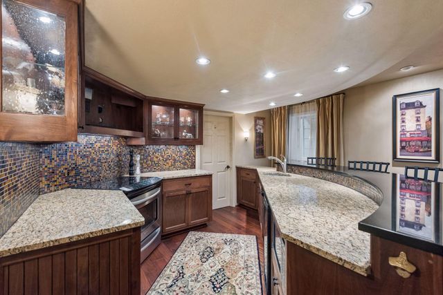 8235 Enclave Cove, Woodbury, MN 55125