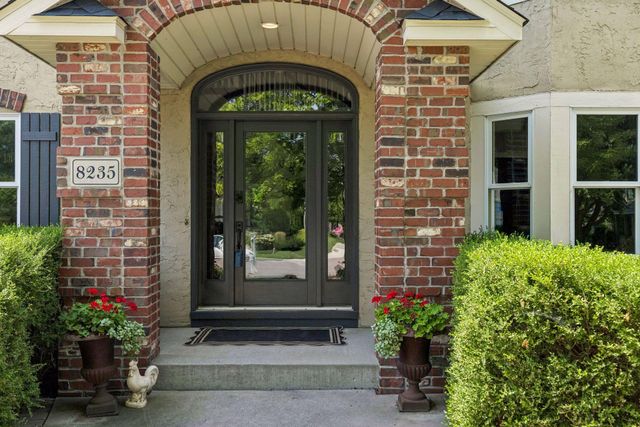 8235 Enclave Cove, Woodbury, MN 55125