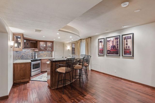 8235 Enclave Cove, Woodbury, MN 55125