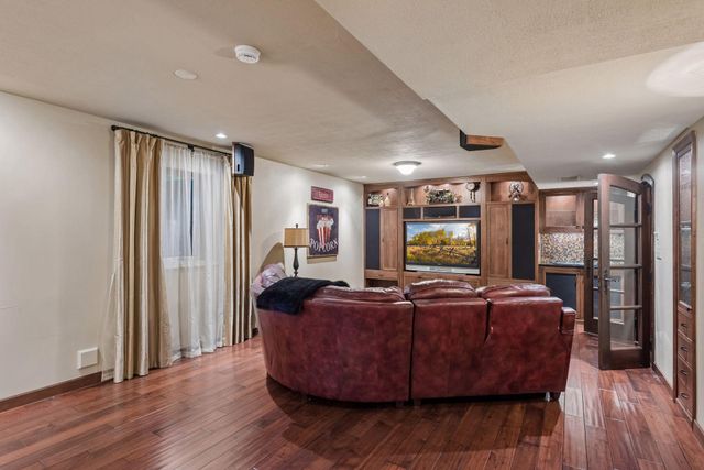 8235 Enclave Cove, Woodbury, MN 55125