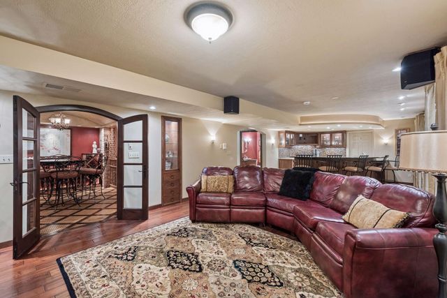 8235 Enclave Cove, Woodbury, MN 55125