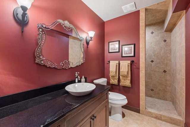8235 Enclave Cove, Woodbury, MN 55125