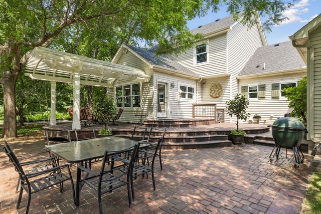8235 Enclave Cove, Woodbury, MN 55125