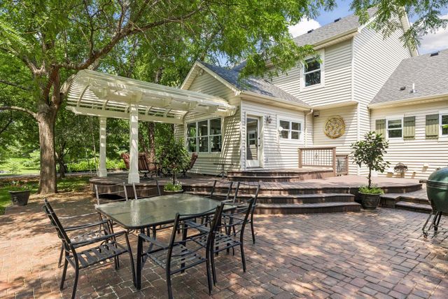 8235 Enclave Cove, Woodbury, MN 55125