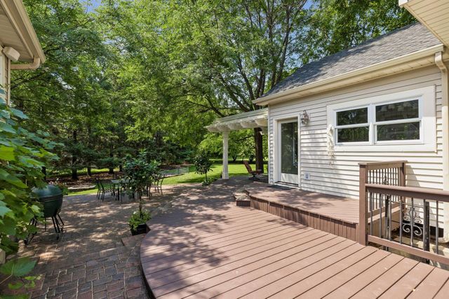 8235 Enclave Cove, Woodbury, MN 55125