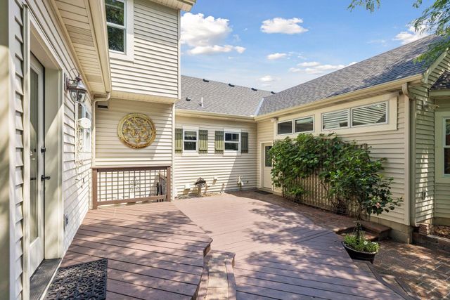 8235 Enclave Cove, Woodbury, MN 55125