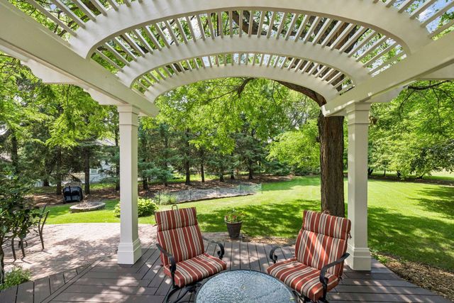 8235 Enclave Cove, Woodbury, MN 55125