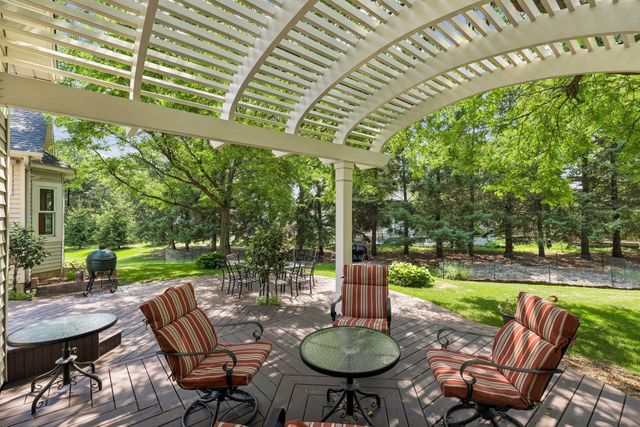 8235 Enclave Cove, Woodbury, MN 55125
