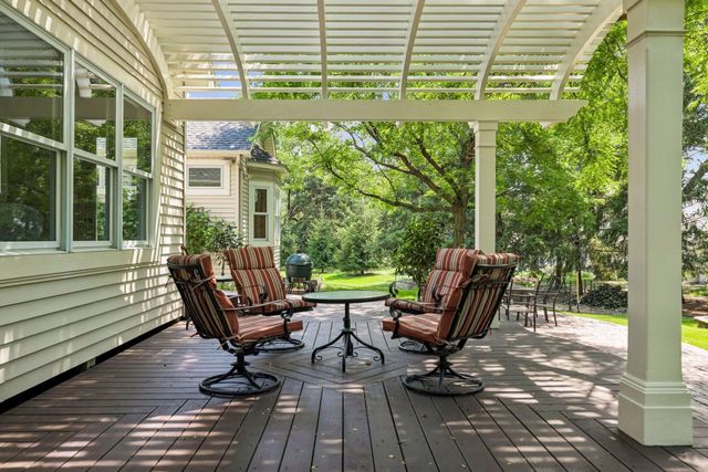 8235 Enclave Cove, Woodbury, MN 55125