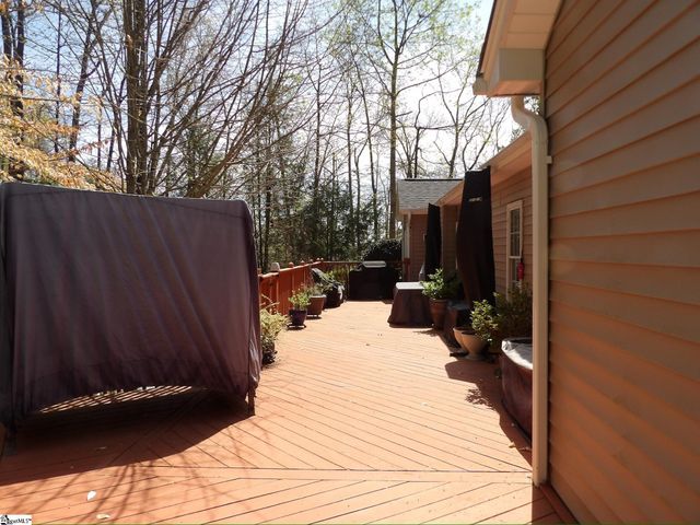 121 Sunset Bay Boulevard, Seneca, SC 29672