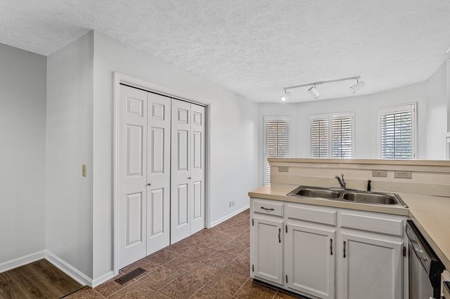 6015 Bradford Hills Dr, Nashville, TN 37211