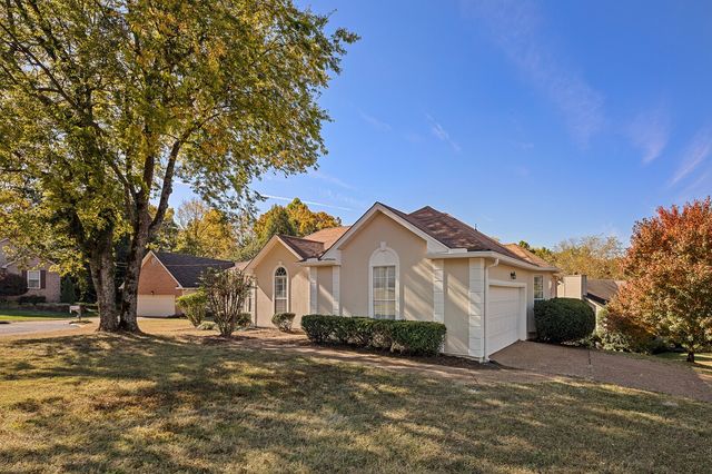 6015 Bradford Hills Dr, Nashville, TN 37211