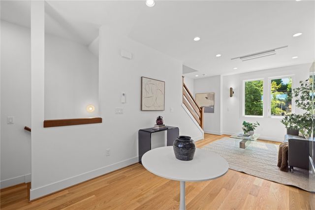 270 Fulton Street, Seattle, WA 98109