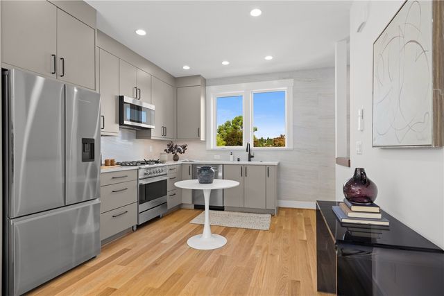 270 Fulton Street, Seattle, WA 98109