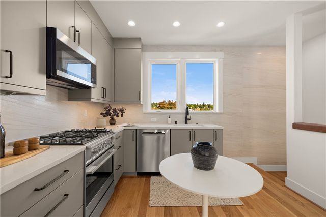 270 Fulton Street, Seattle, WA 98109