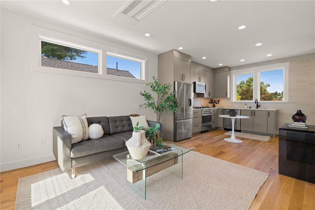 270 Fulton Street, Seattle, WA 98109