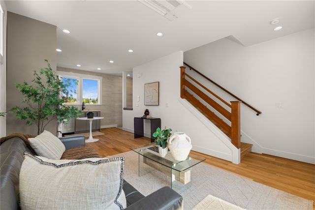 270 Fulton Street, Seattle, WA 98109