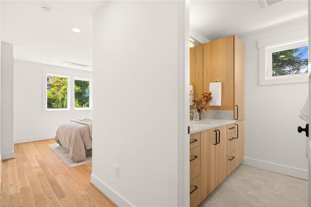 270 Fulton Street, Seattle, WA 98109