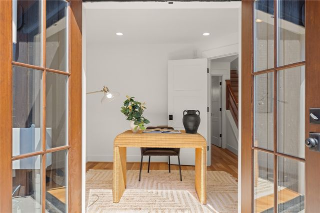 270 Fulton Street, Seattle, WA 98109