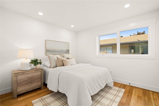 270 Fulton Street, Seattle, WA 98109