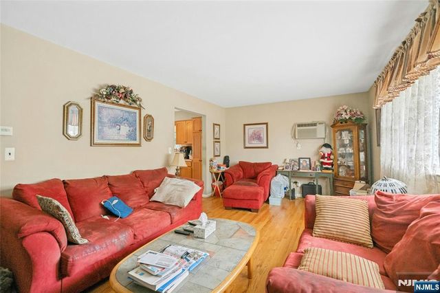 4 Royal Avenue, Hawthorne, NJ 07506